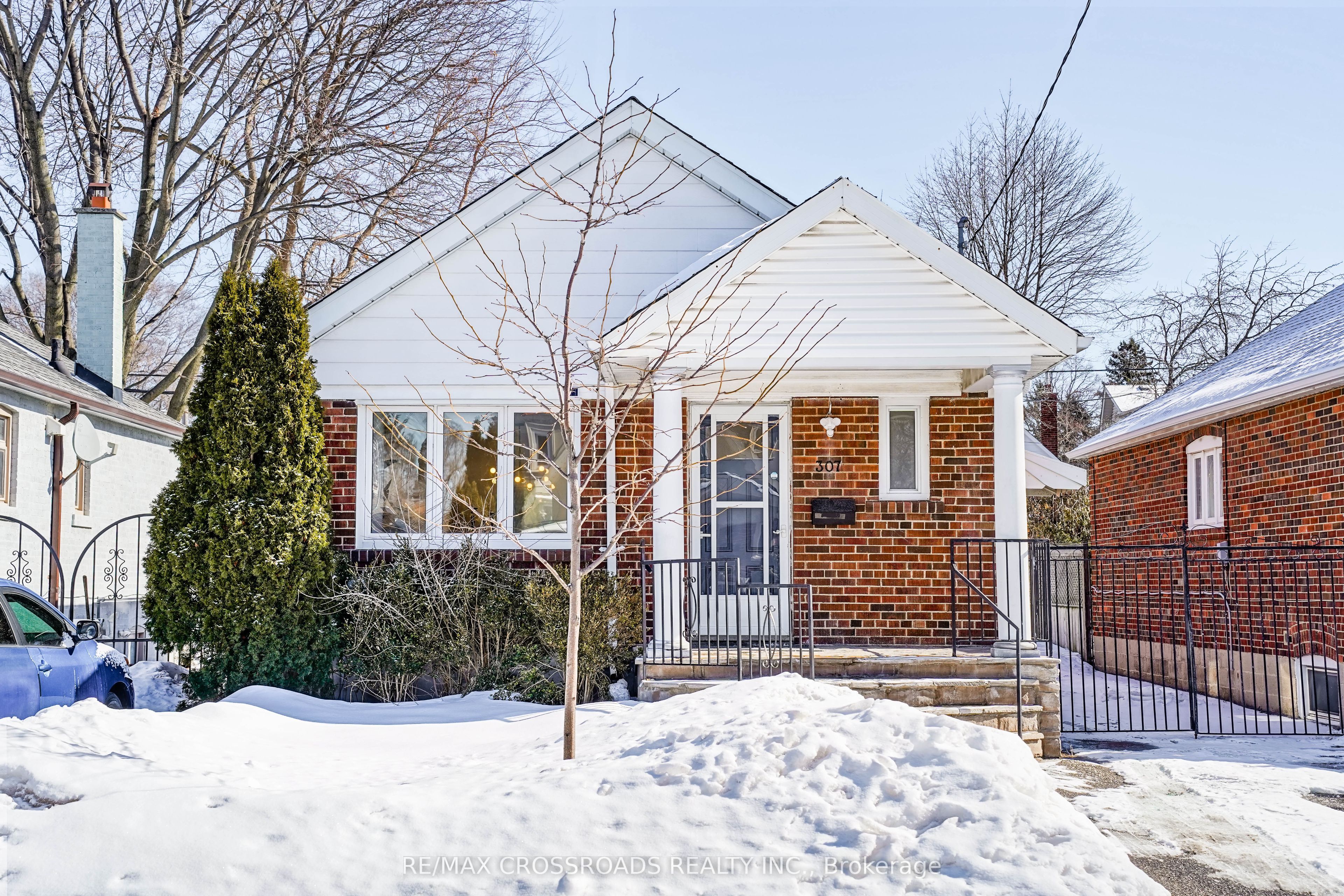 Photo 3 of 307 Glebemount Avenue, Toronto, East York — HOMEH