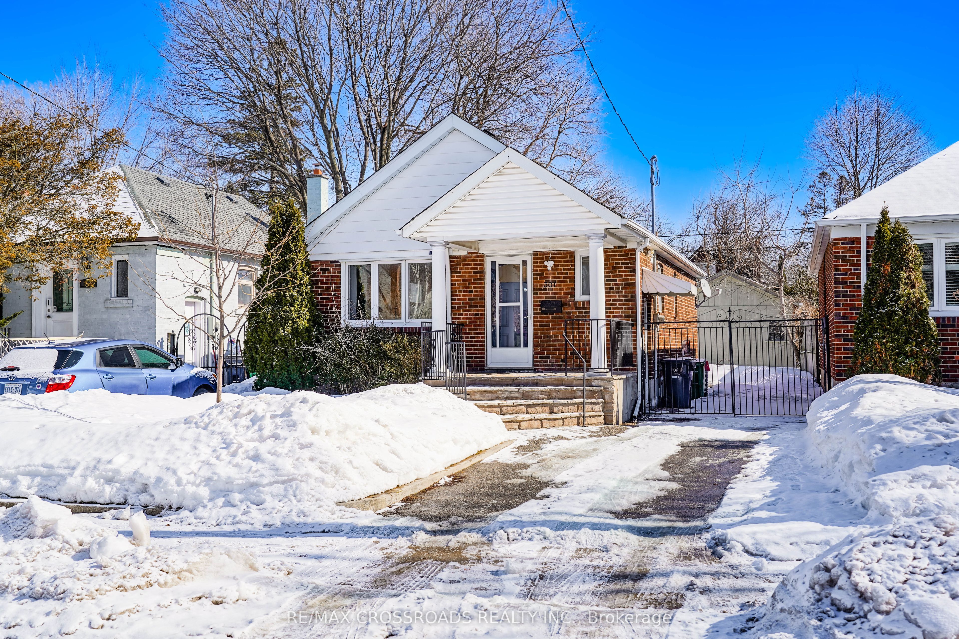 Photo 2 of 307 Glebemount Avenue, Toronto, East York — HOMEH