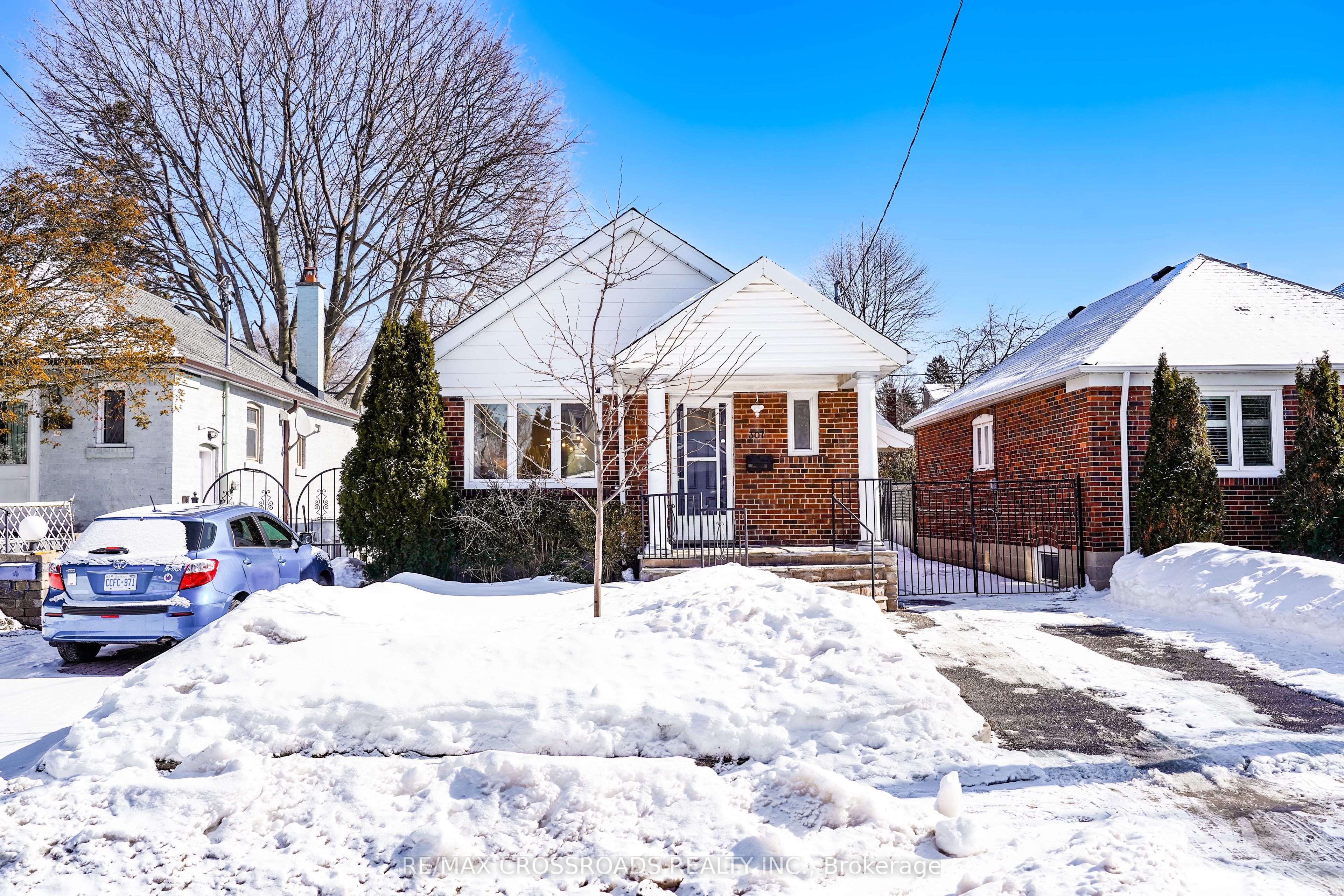 Photo 4 of 307 Glebemount Avenue, Toronto, East York — HOMEH