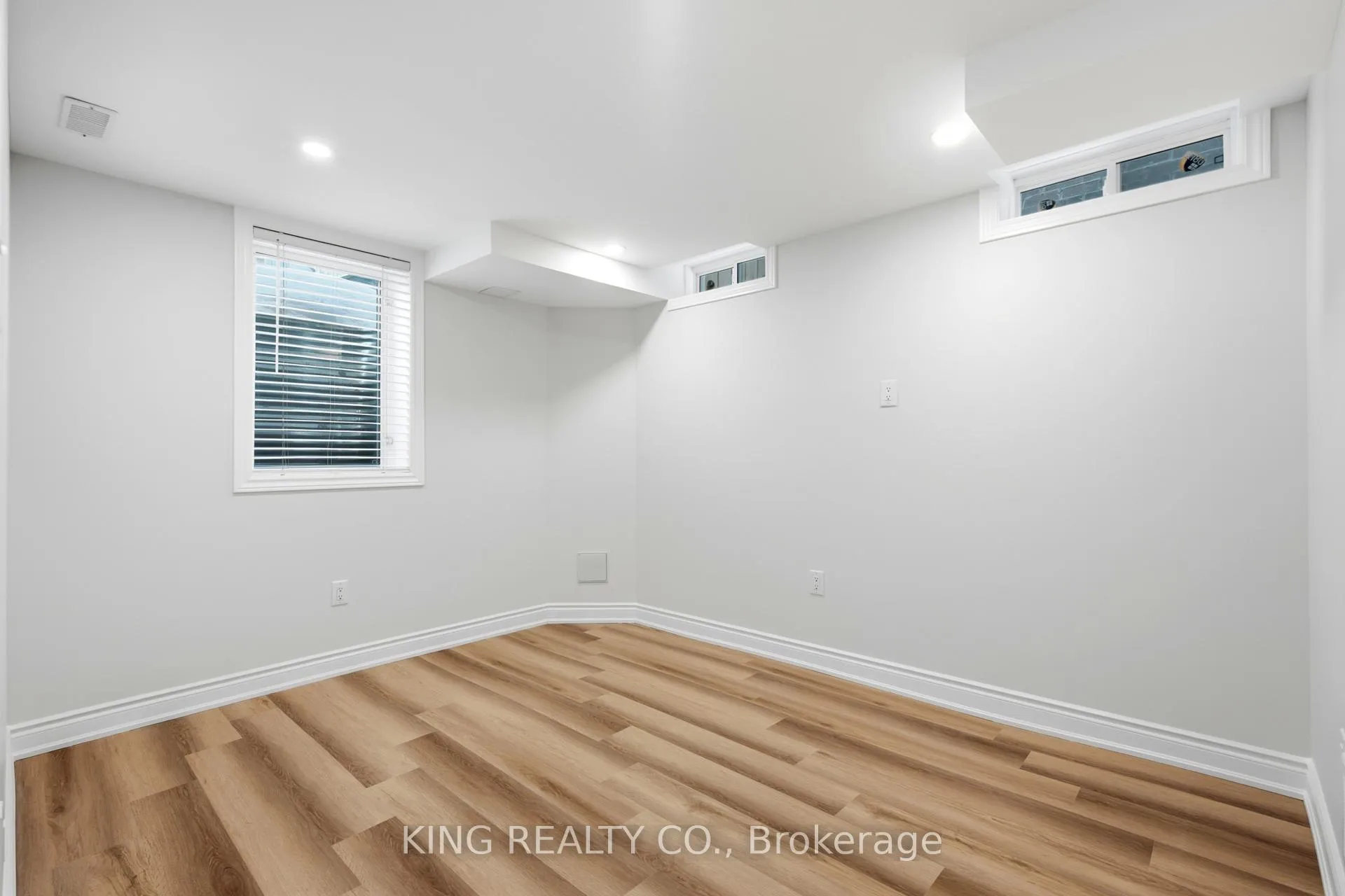 Photo 10 of 43 Block Road, Brampton, Northwest Brampton — HOMEH
