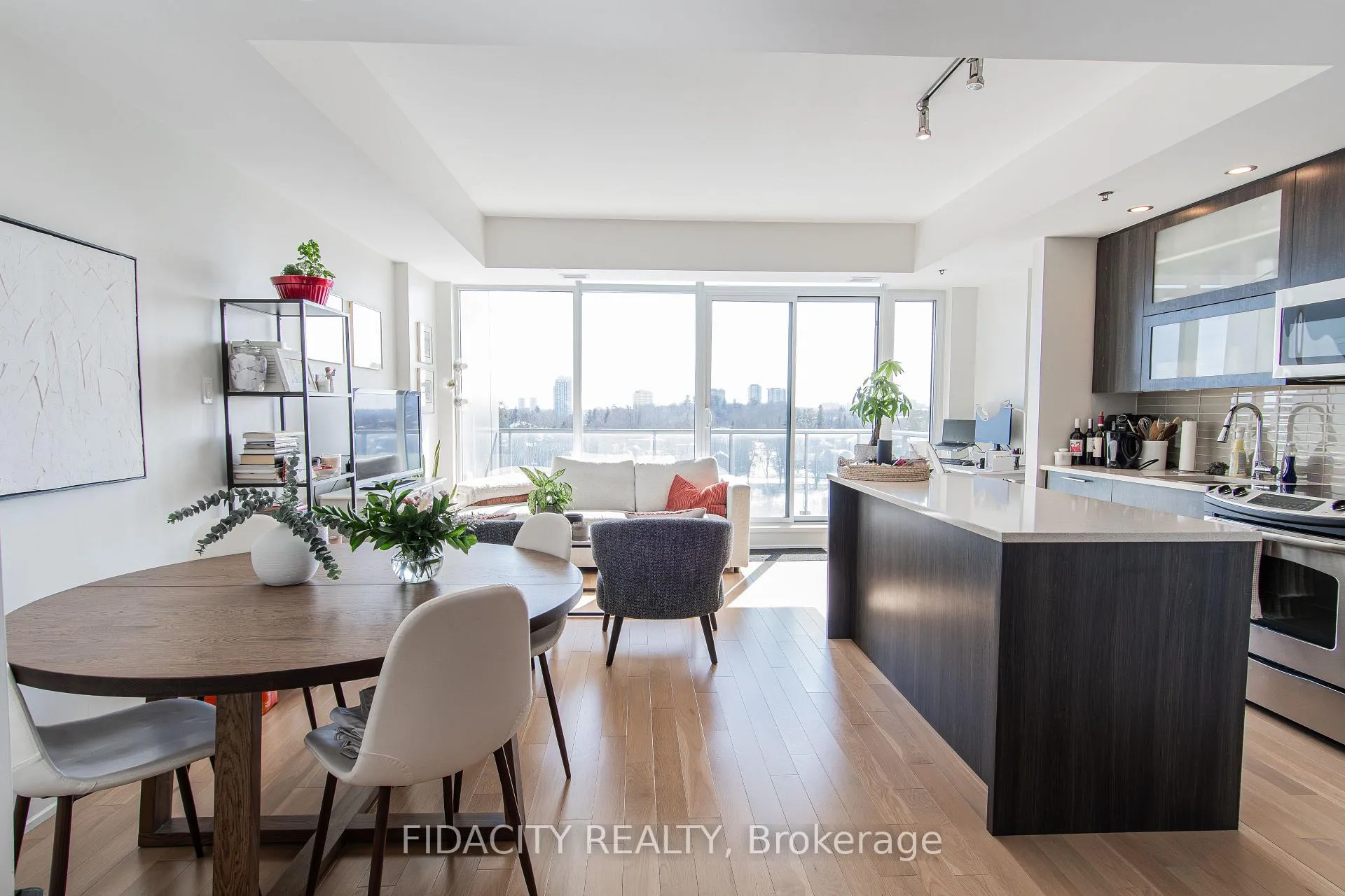Photo 3 of Unit 802, 98 Richmond Road, Ottawa, Westboro/Hampton Park — HOMEH