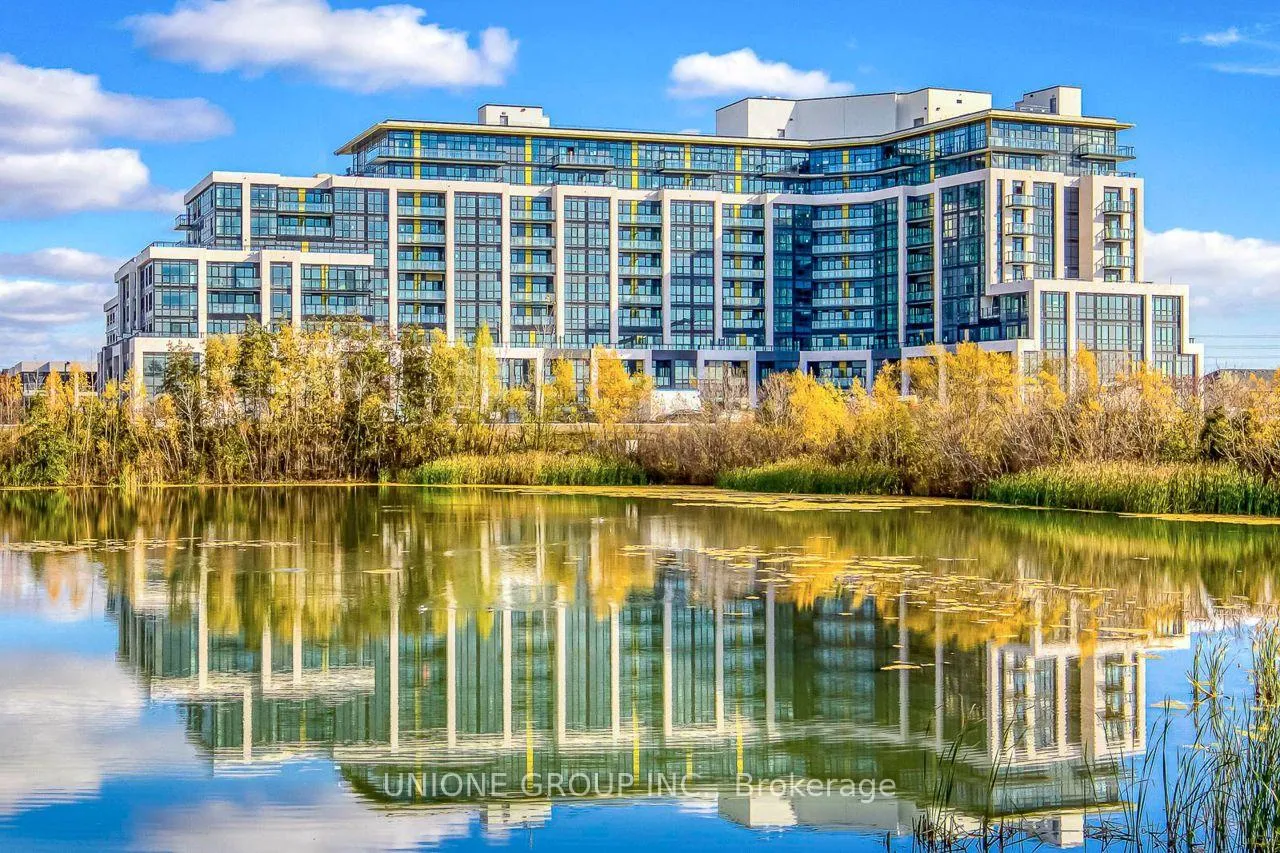 Front of Unit 806, 405 Dundas Street W