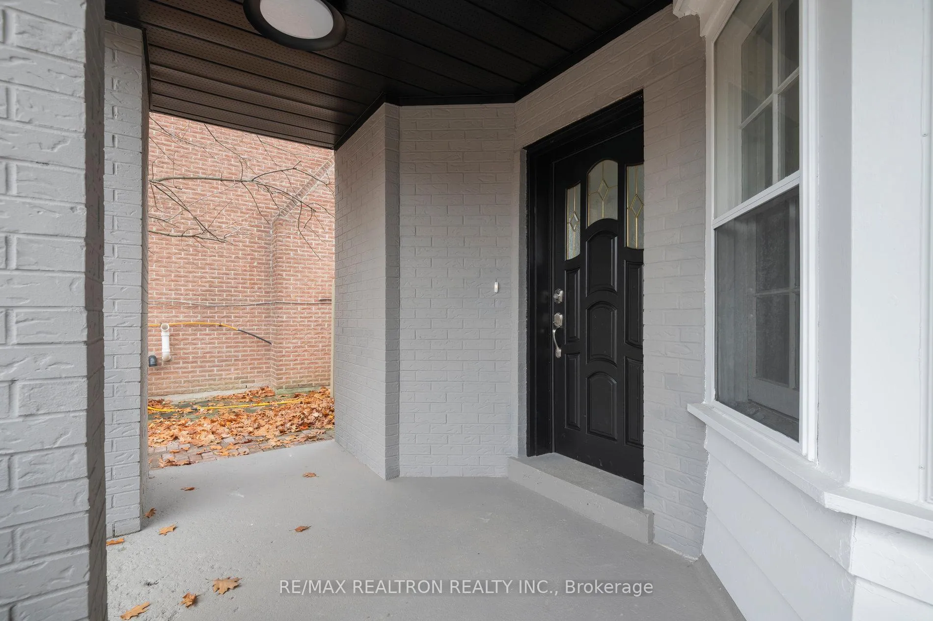 Front of Unit Lower, 6 Woodvale Crescent