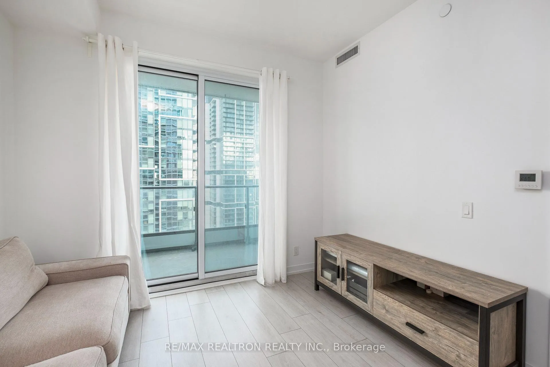 Photo 5 of Unit 4005, 950 Portage Parkway, Vaughan, Vaughan Corporate Centre — HOMEH