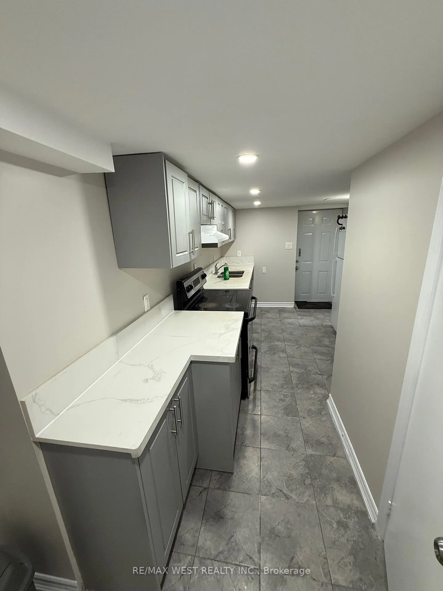 Photo 2 of Unit Basement, 6 Byng Avenue, Brampton, Downtown Brampton — HOMEH