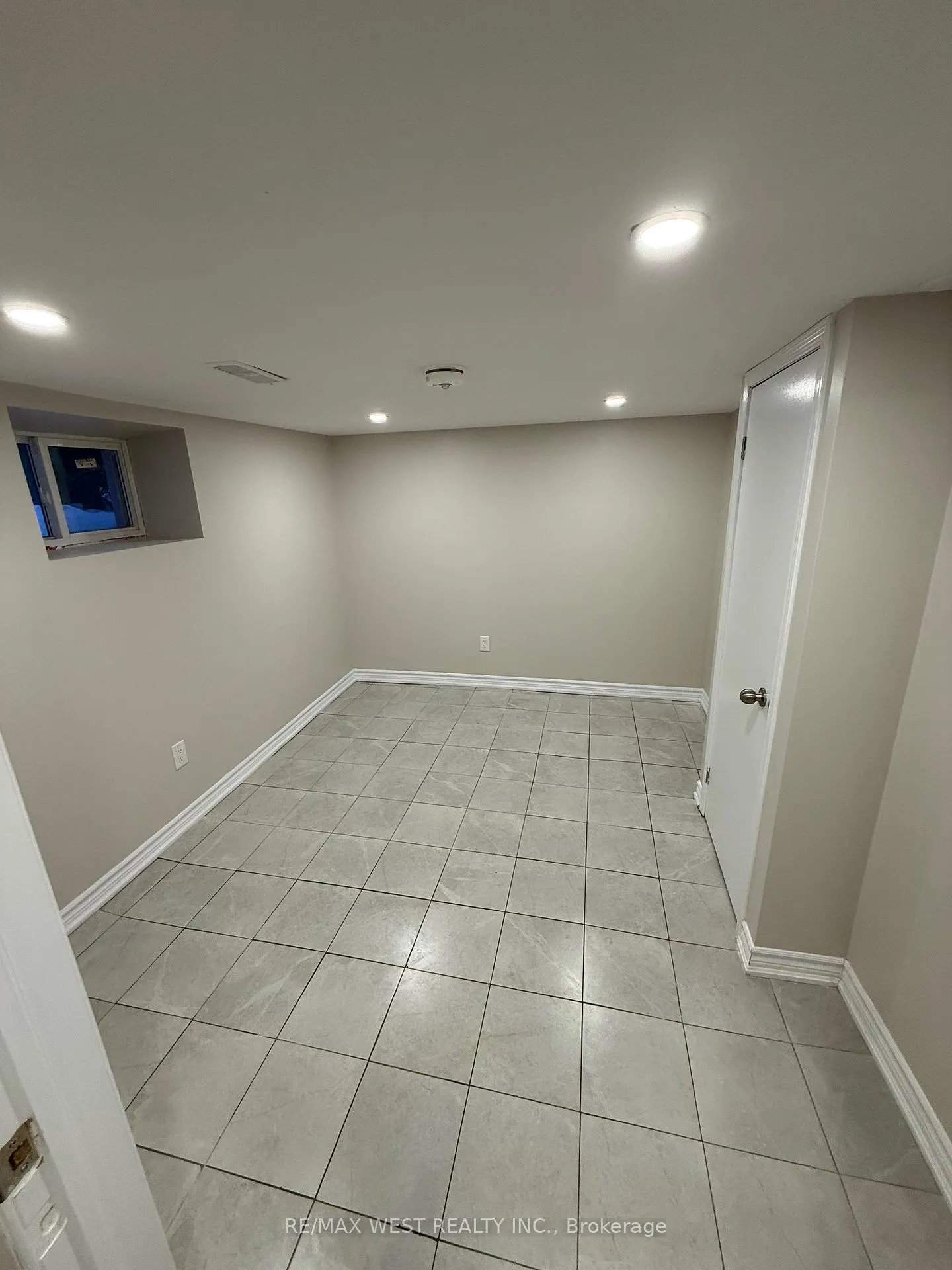 Photo 3 of Unit Basement, 6 Byng Avenue, Brampton, Downtown Brampton — HOMEH