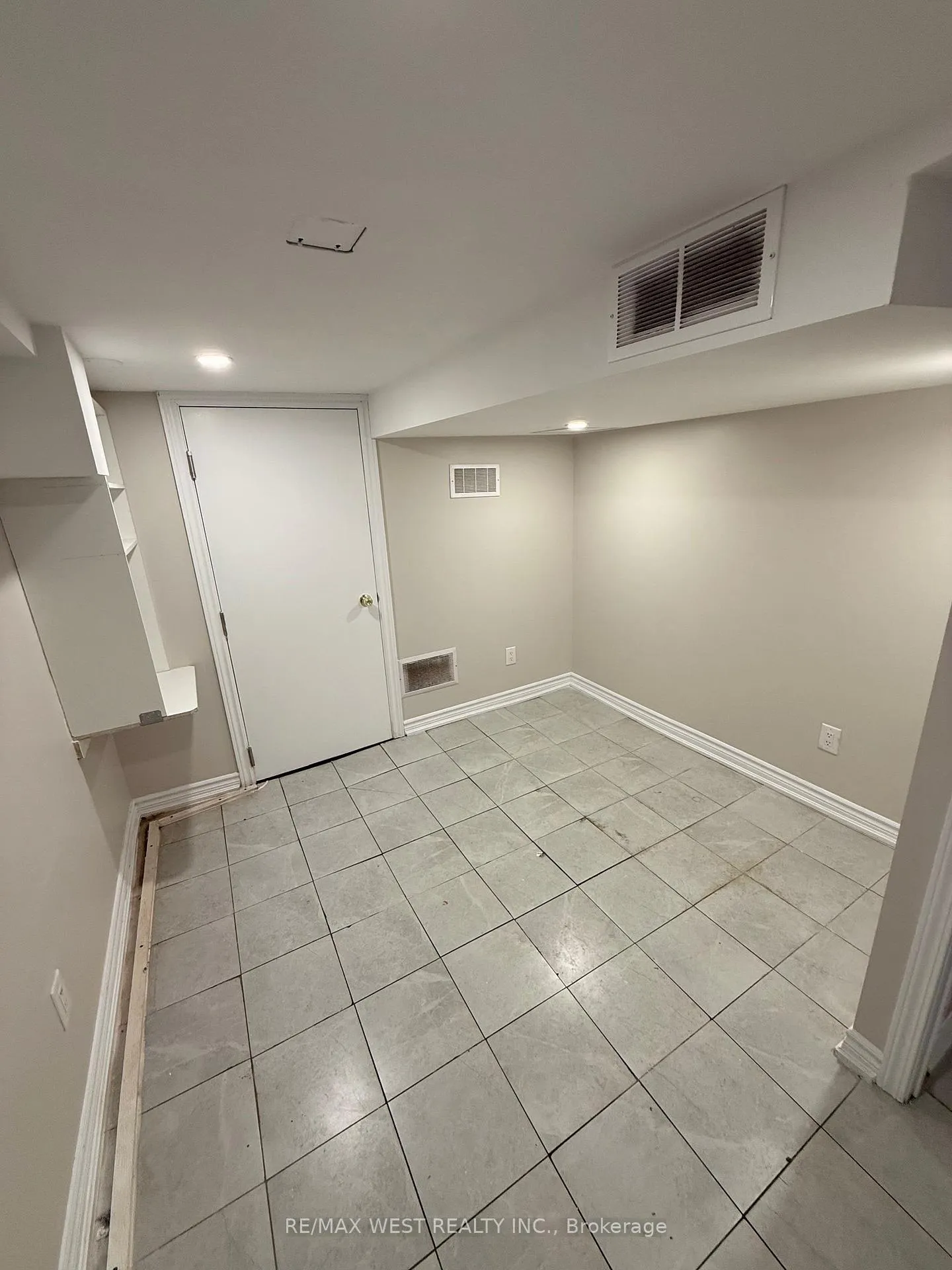 Photo 5 of Unit Basement, 6 Byng Avenue, Brampton, Downtown Brampton — HOMEH