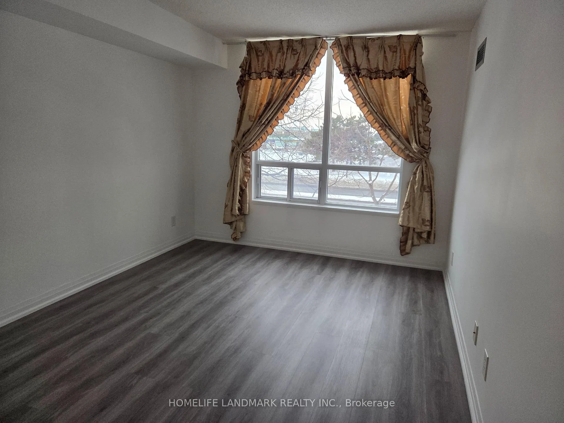 Photo 4 of Unit 211, 7363 Kennedy Road, Markham, Milliken Mills East — HOMEH