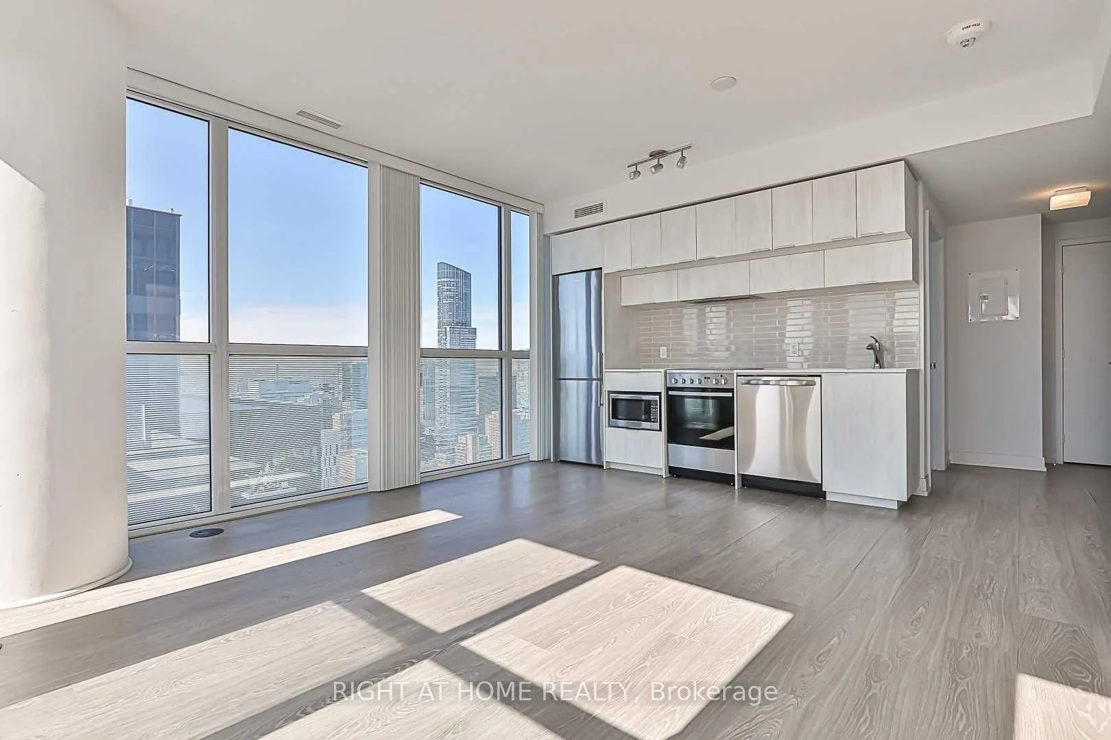 Photo 4 of Unit 5210, 181 Dundas Street E, Toronto, Church-Yonge Corridor — HOMEH