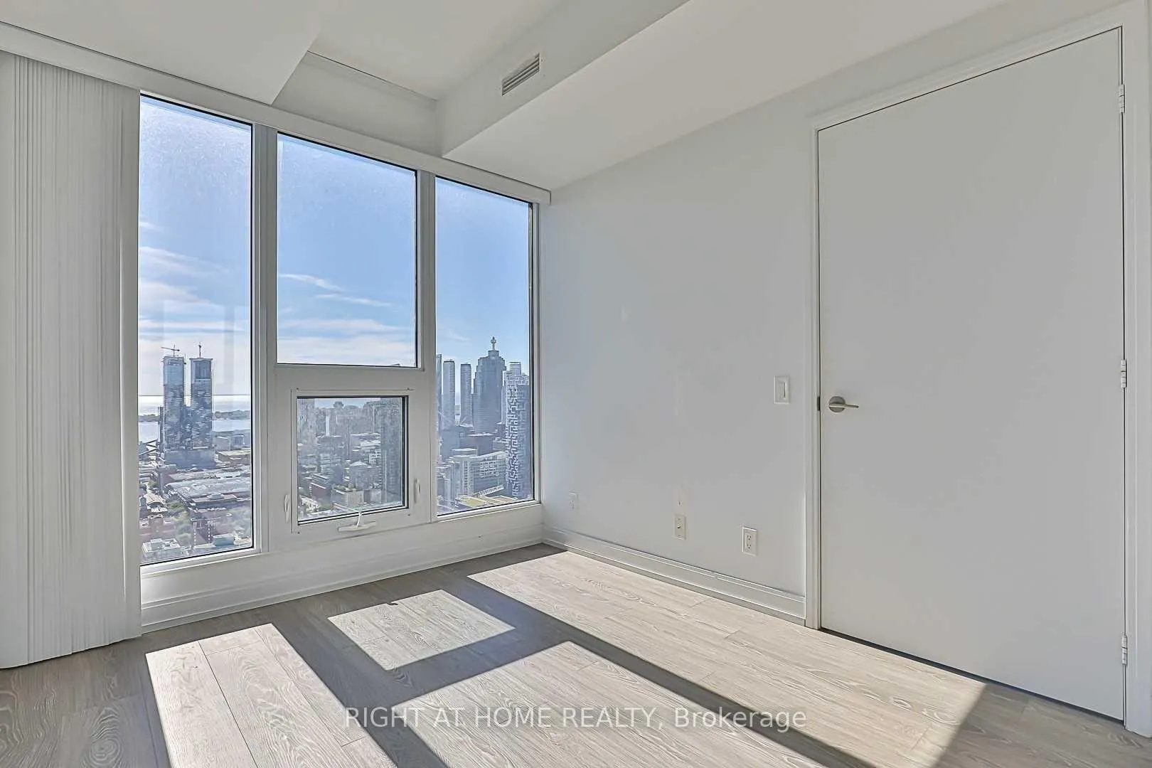Photo 9 of Unit 5210, 181 Dundas Street E, Toronto, Church-Yonge Corridor — HOMEH