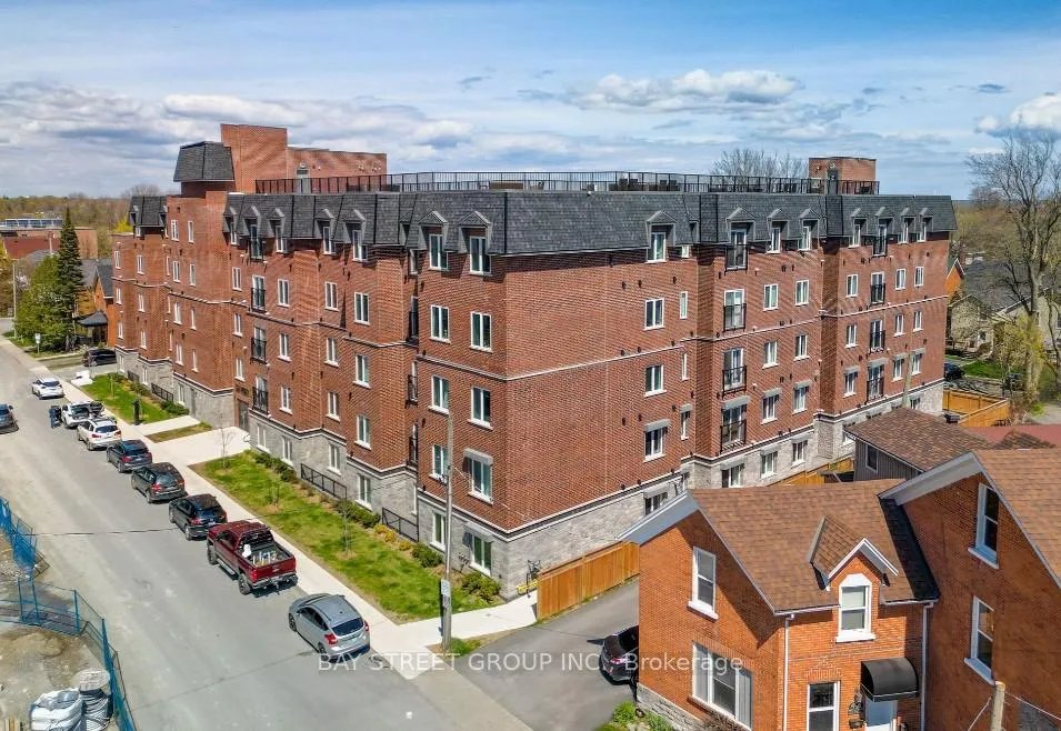 Front of Unit 213, 501 Frontenac Street