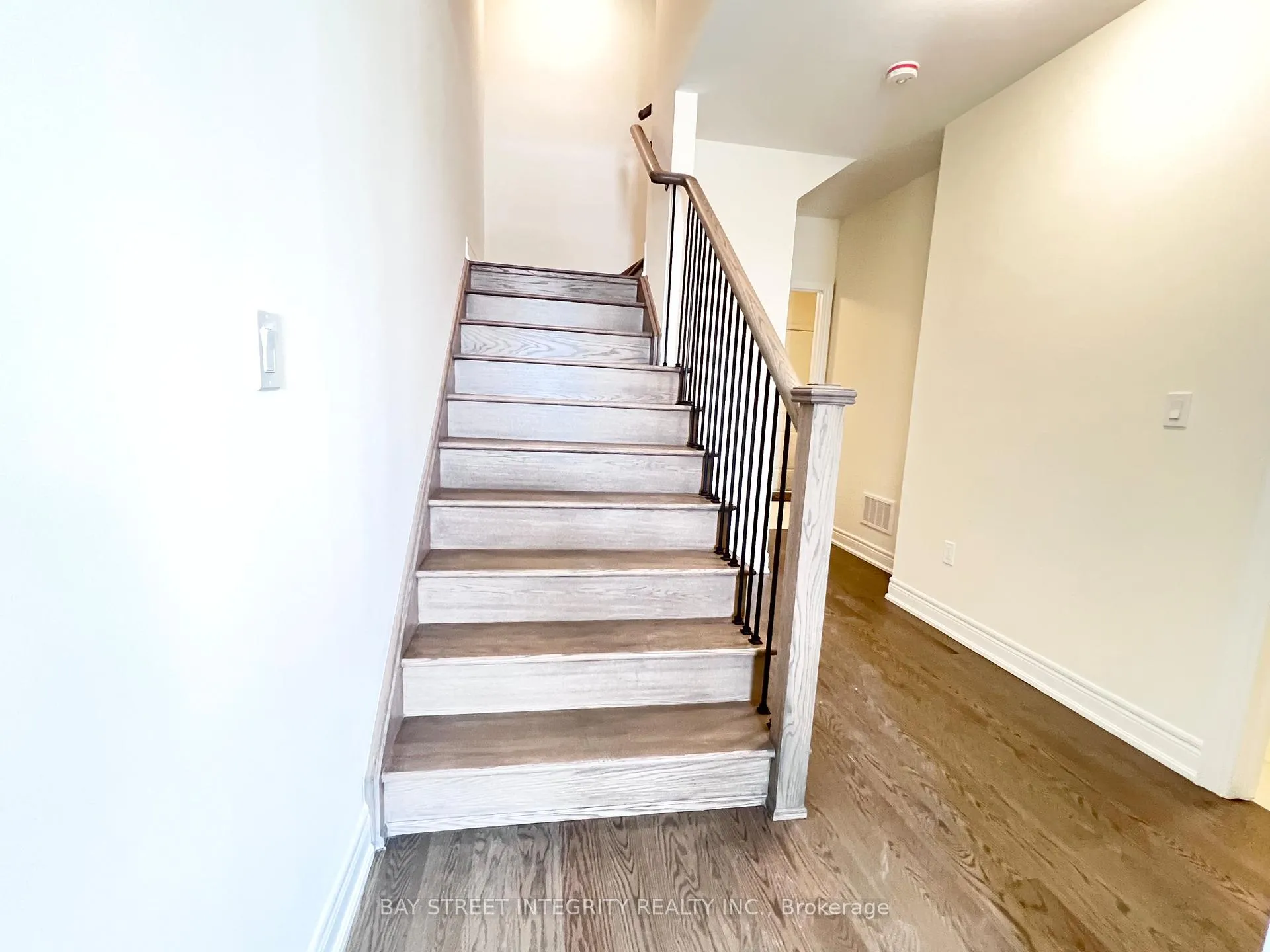 Photo 3 of 139 Berczy Green Drive, Markham, Rural Markham — HOMEH