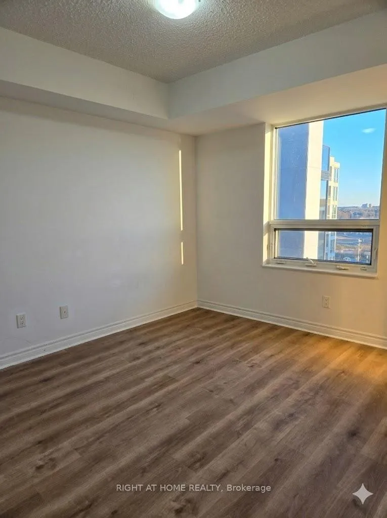 Photo 8 of Unit 608, 35 Saranac Boulevard, Toronto, Englemount-Lawrence — HOMEH