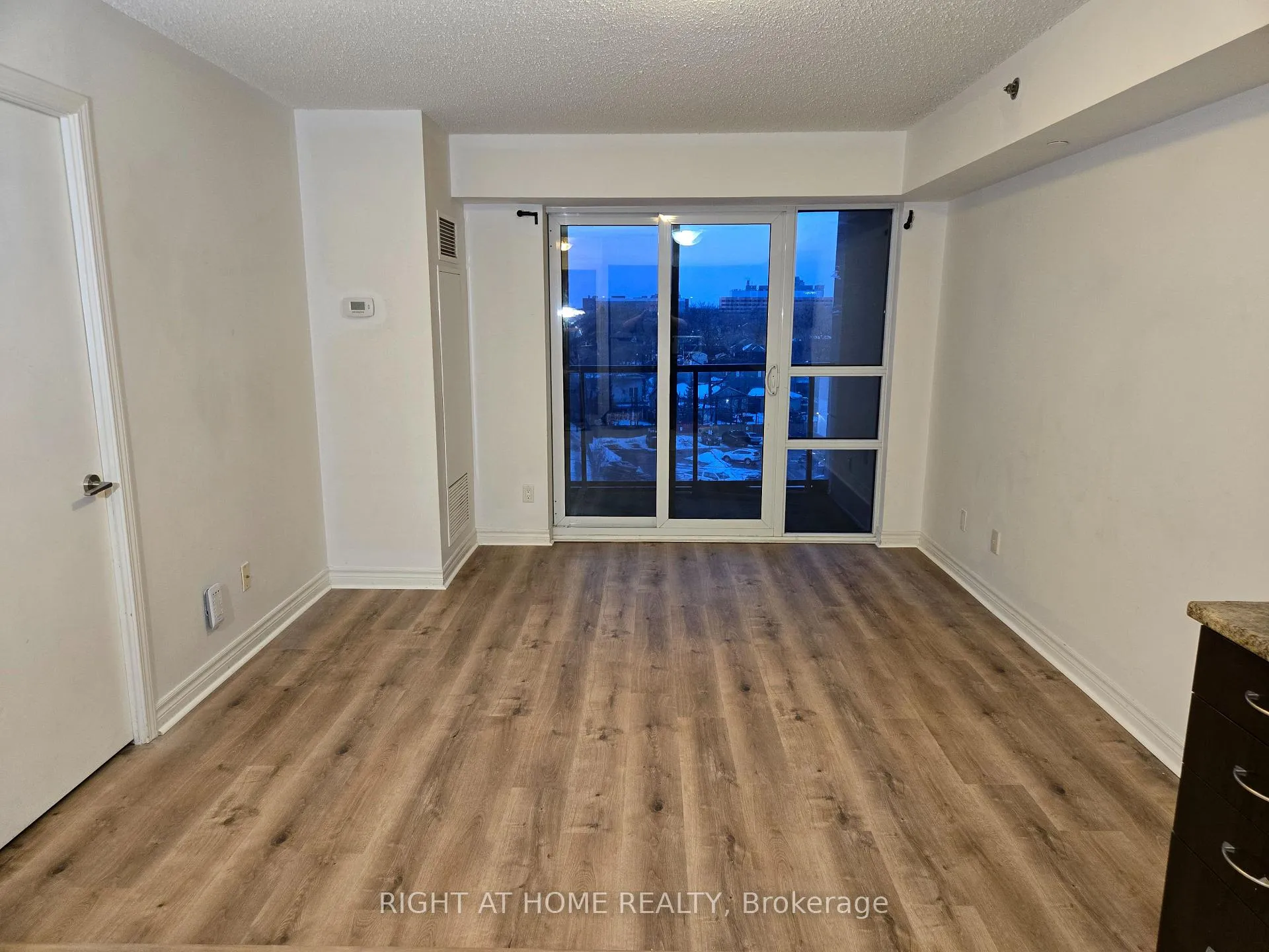 Photo 10 of Unit 608, 35 Saranac Boulevard, Toronto, Englemount-Lawrence — HOMEH