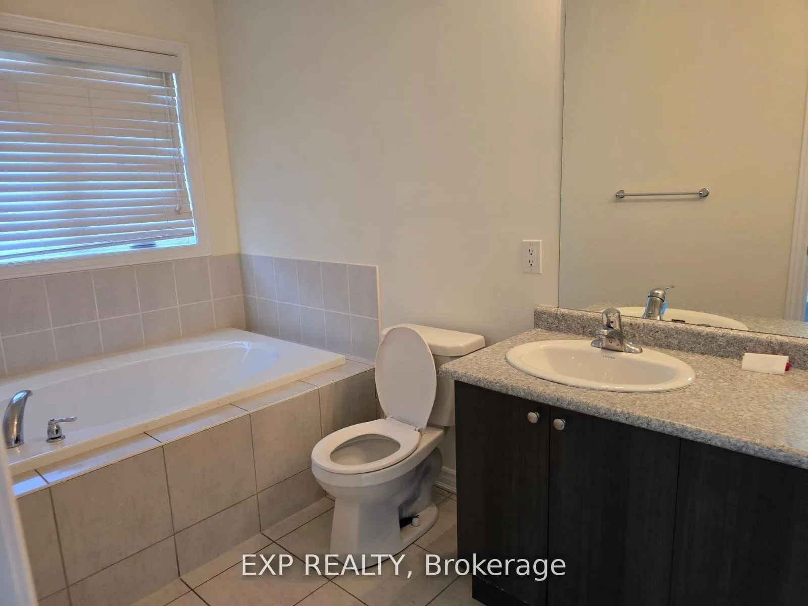 Photo 19 of 50 Farooq Boulevard N, Vaughan, Vellore Village — HOMEH