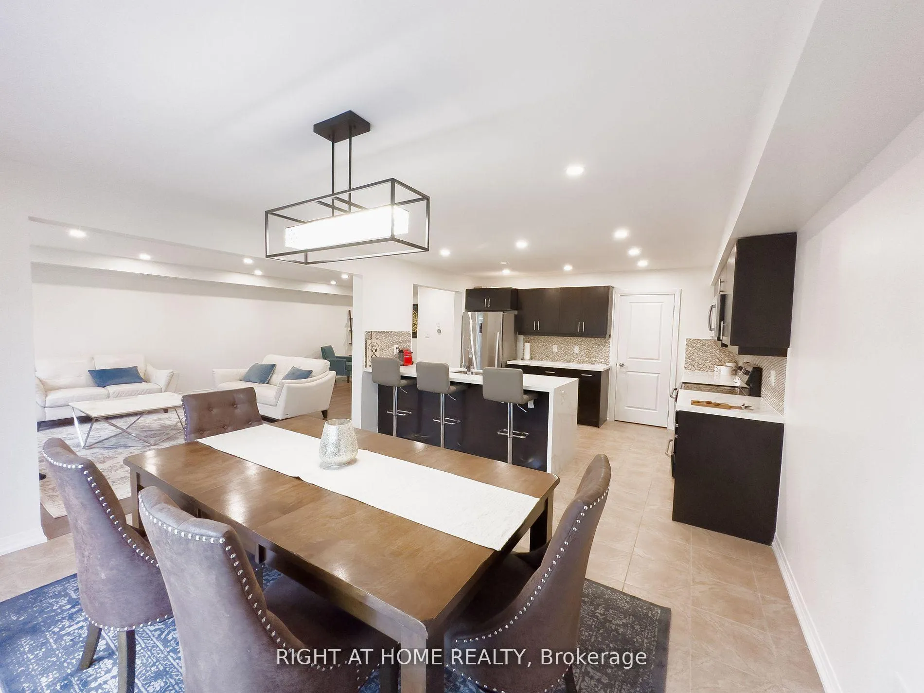 Photo 10 of 8 Greenwich Street, Barrie, Ardagh — HOMEH