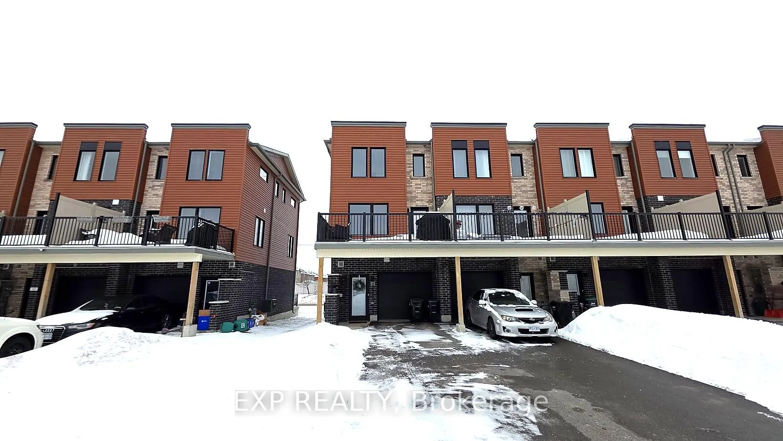 Photo 2 of 111 Fairlane Avenue, Barrie, Innis-Shore — HOMEH