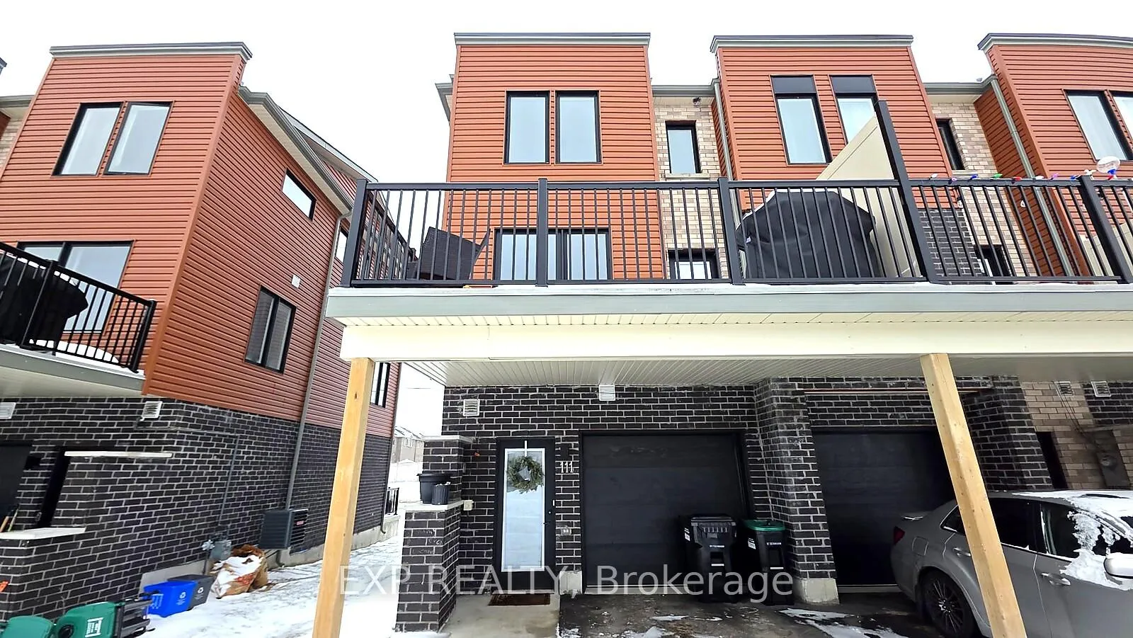 Photo 3 of 111 Fairlane Avenue, Barrie, Innis-Shore — HOMEH