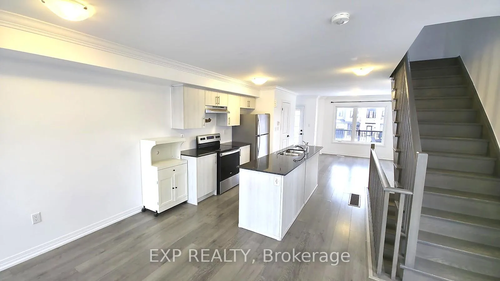 Photo 5 of 111 Fairlane Avenue, Barrie, Innis-Shore — HOMEH