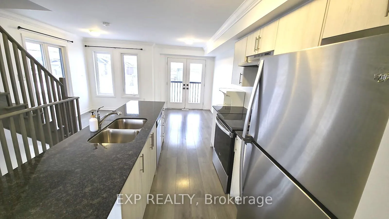 Photo 6 of 111 Fairlane Avenue, Barrie, Innis-Shore — HOMEH