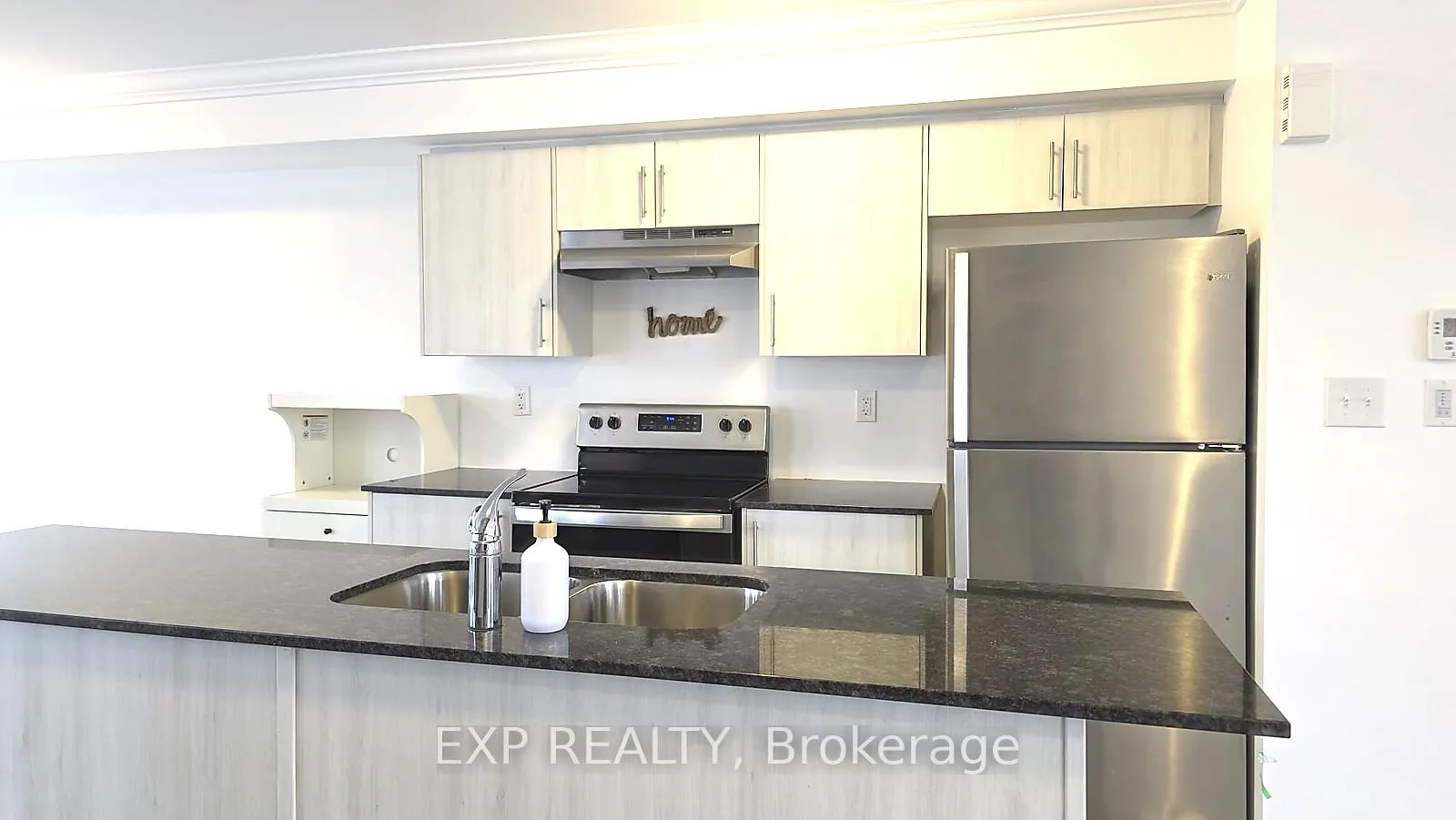 Photo 7 of 111 Fairlane Avenue, Barrie, Innis-Shore — HOMEH
