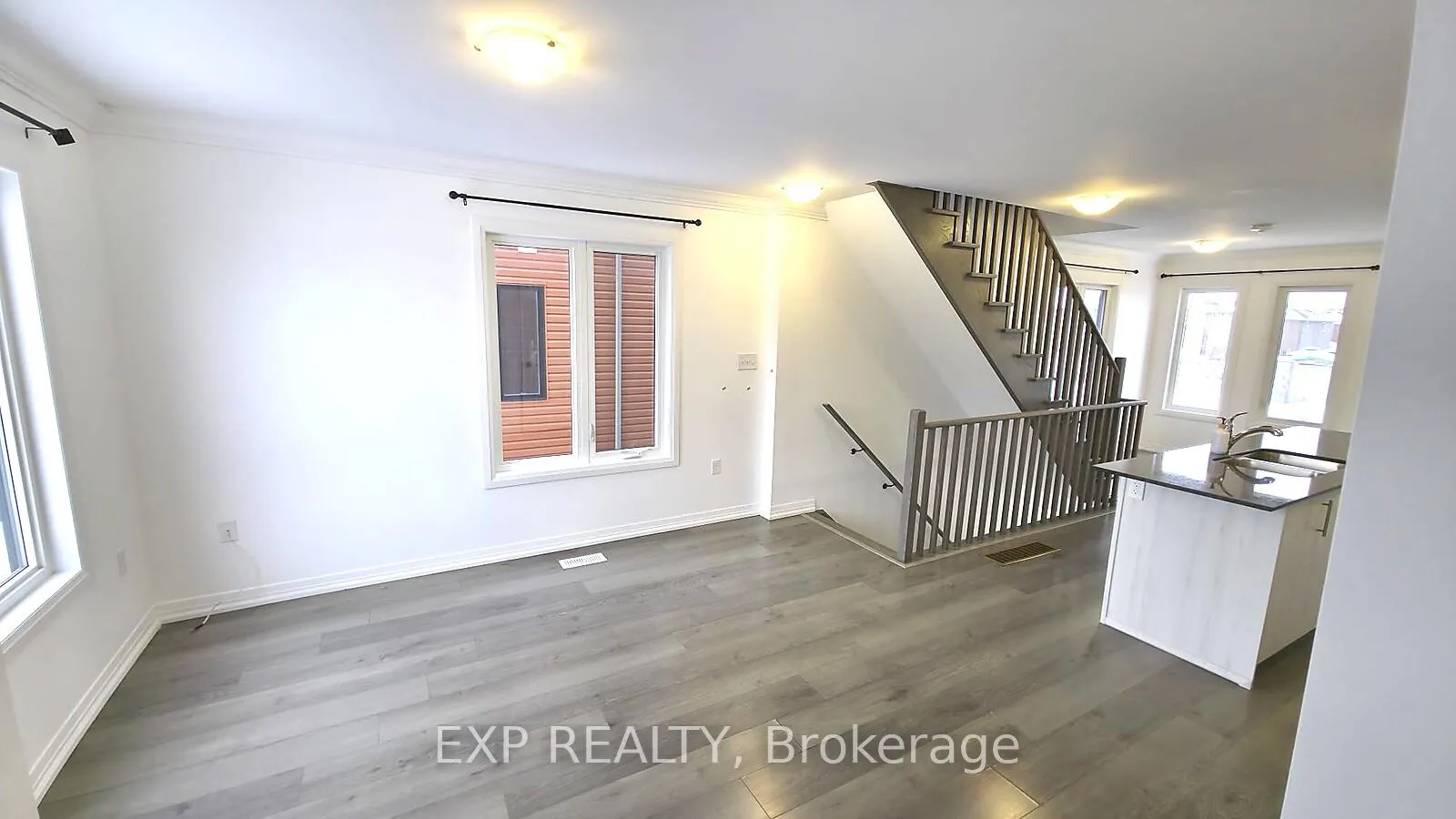Photo 8 of 111 Fairlane Avenue, Barrie, Innis-Shore — HOMEH