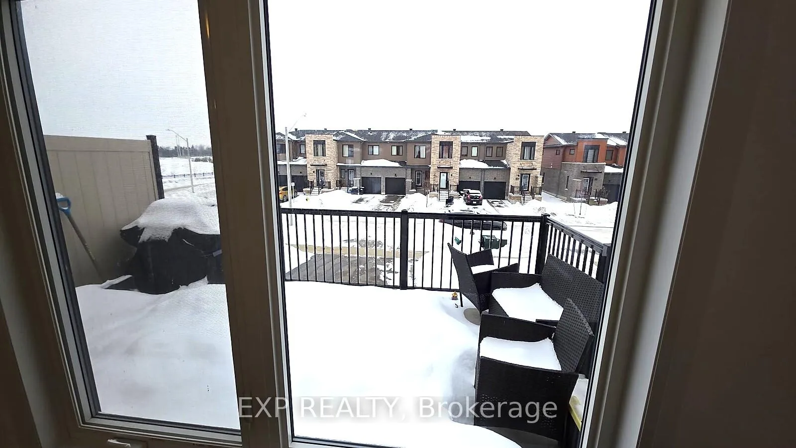 Photo 9 of 111 Fairlane Avenue, Barrie, Innis-Shore — HOMEH