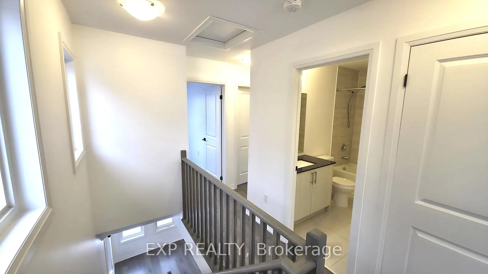 Photo 10 of 111 Fairlane Avenue, Barrie, Innis-Shore — HOMEH