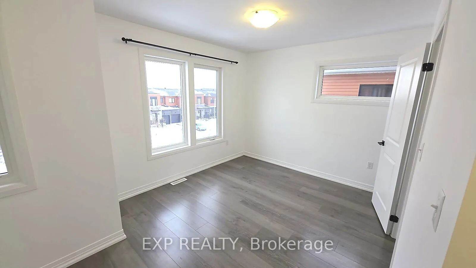 Photo 12 of 111 Fairlane Avenue, Barrie, Innis-Shore — HOMEH