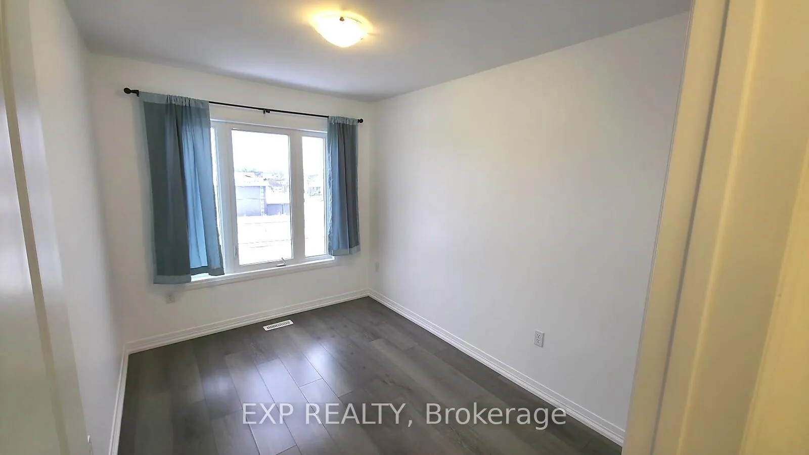Photo 13 of 111 Fairlane Avenue, Barrie, Innis-Shore — HOMEH