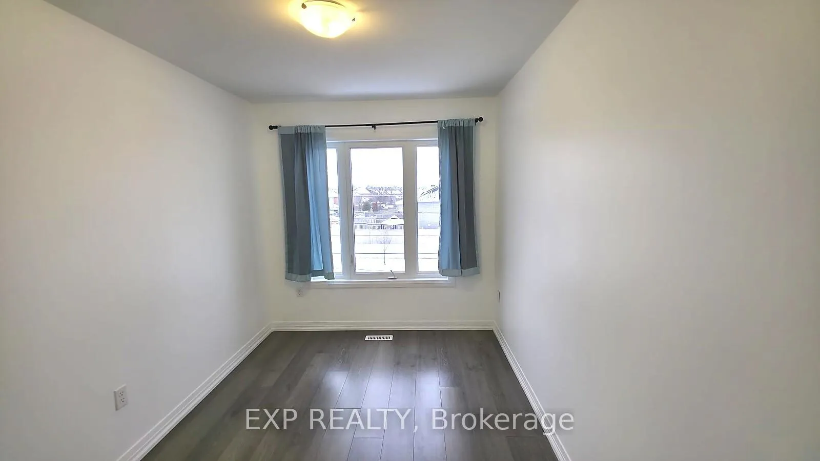 Photo 14 of 111 Fairlane Avenue, Barrie, Innis-Shore — HOMEH