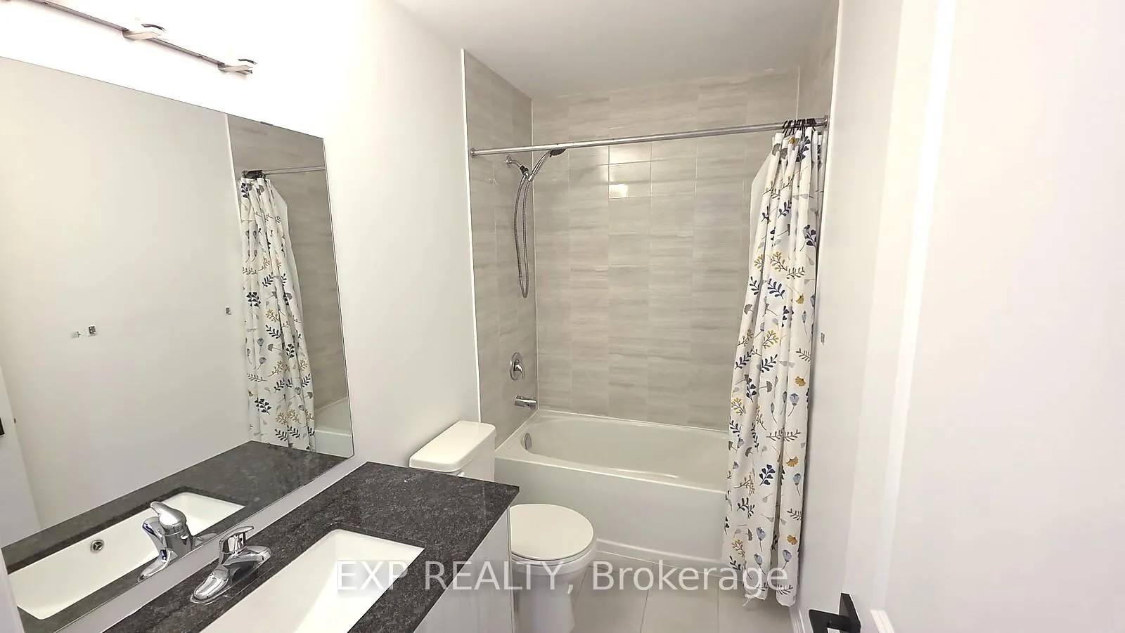 Photo 16 of 111 Fairlane Avenue, Barrie, Innis-Shore — HOMEH