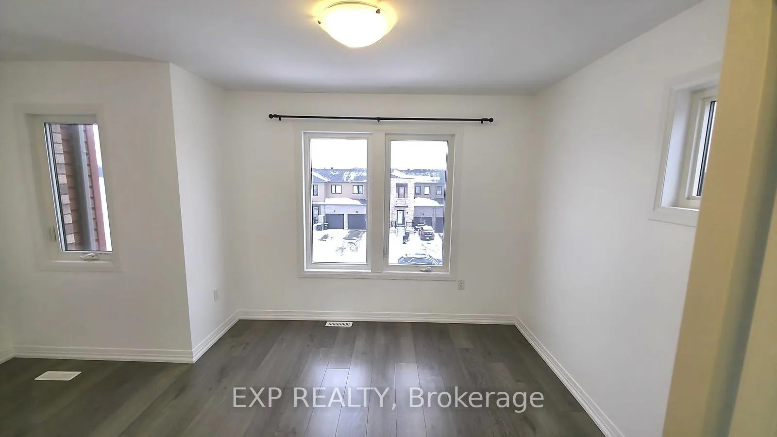 Photo 21 of 111 Fairlane Avenue, Barrie, Innis-Shore — HOMEH