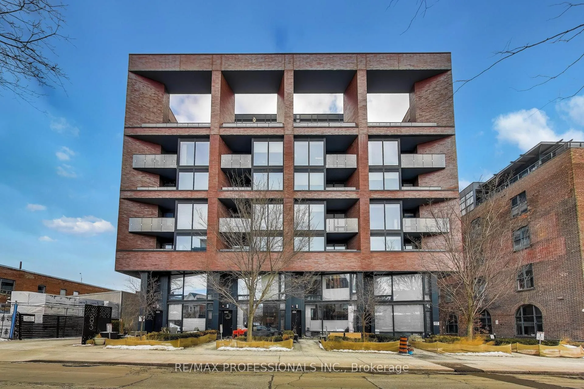 Front of Unit 414, 383 Sorauren Avenue