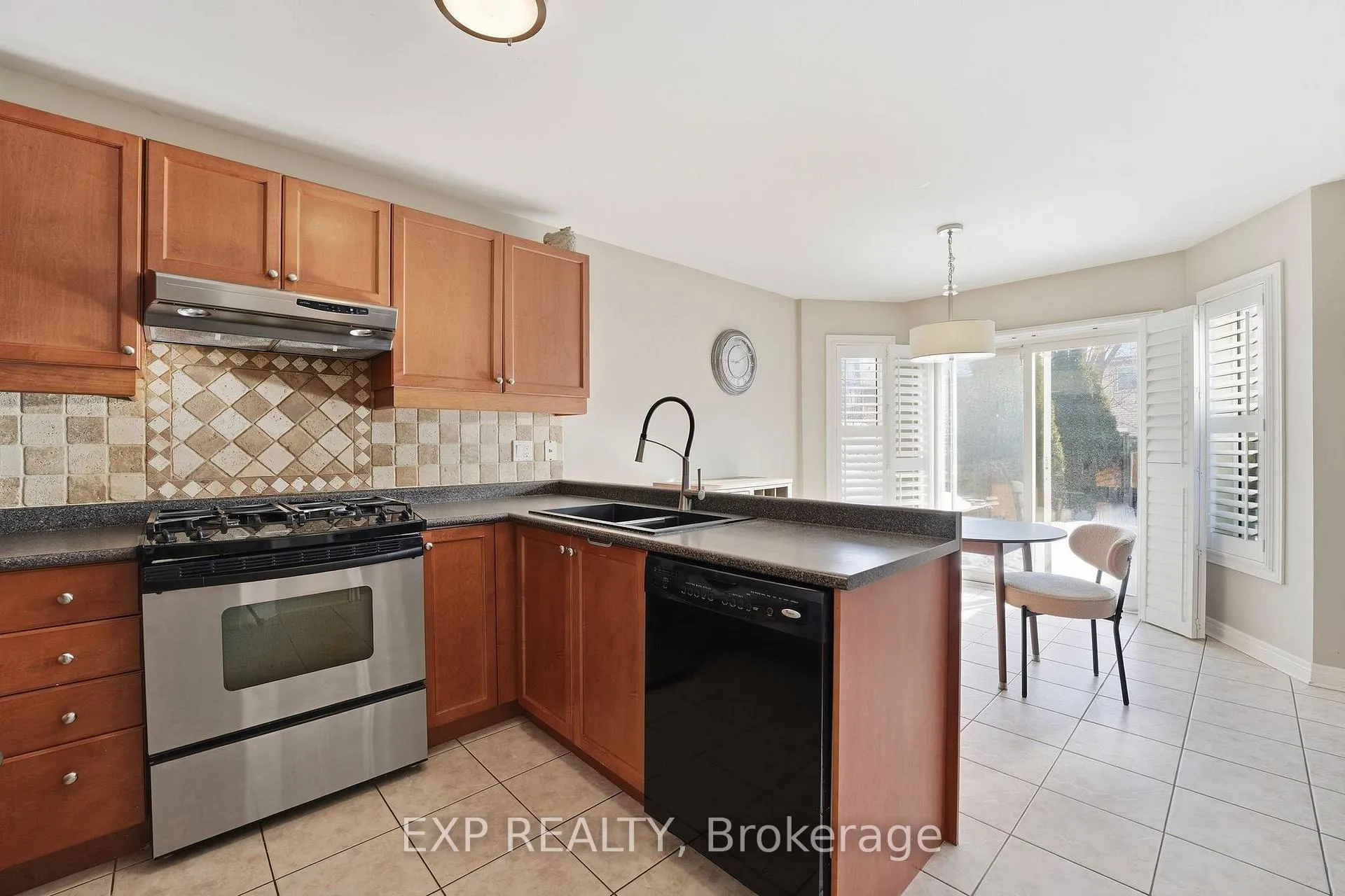 Photo 12 of 6 Flintwood Avenue, Caledon, Bolton West — HOMEH
