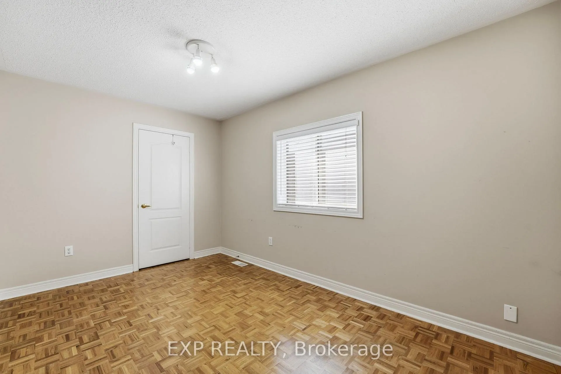 Photo 34 of 6 Flintwood Avenue, Caledon, Bolton West — HOMEH