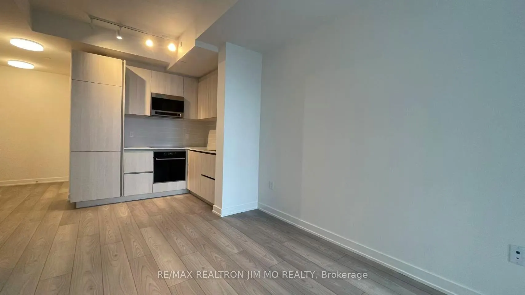 Photo 2 of Unit 2601S, 110 Broadway Avenue, Toronto, Mount Pleasant West — HOMEH