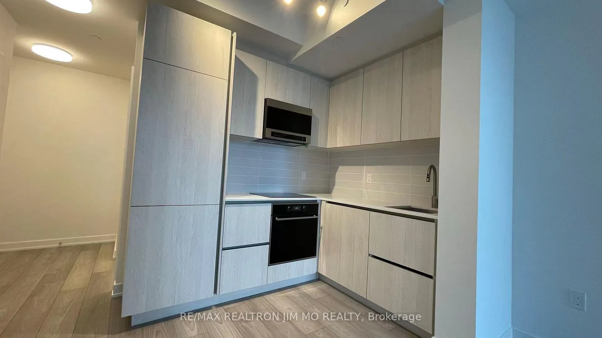 Photo 3 of Unit 2601S, 110 Broadway Avenue, Toronto, Mount Pleasant West — HOMEH