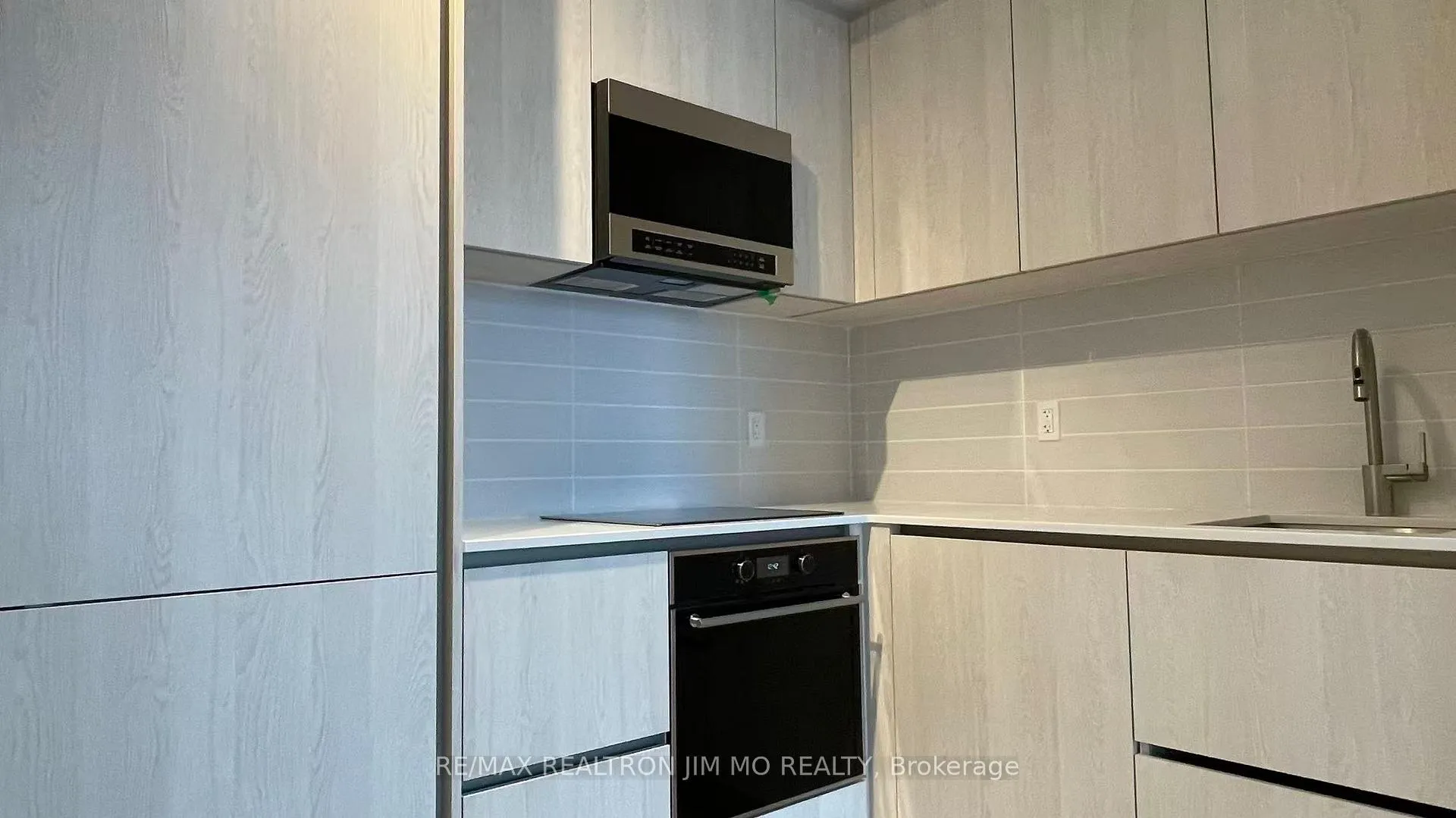 Photo 4 of Unit 2601S, 110 Broadway Avenue, Toronto, Mount Pleasant West — HOMEH