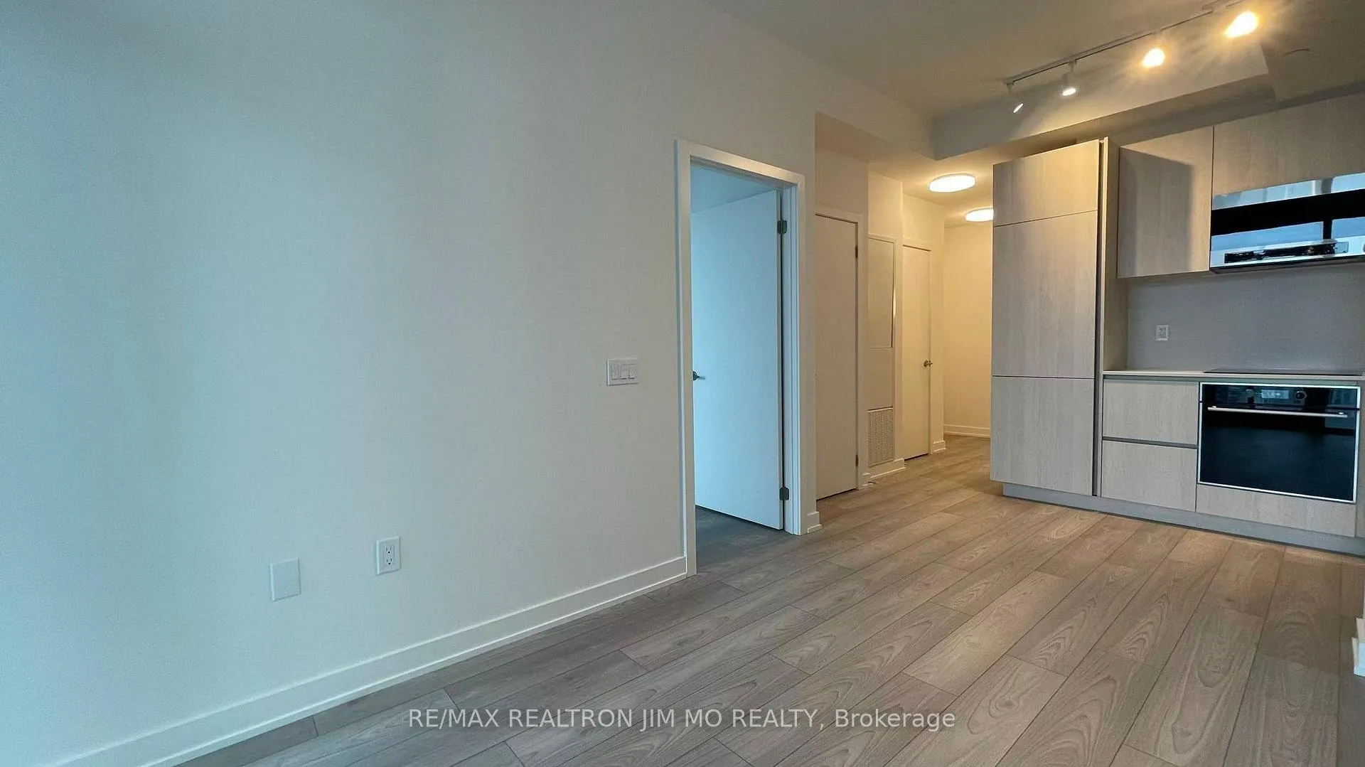 Photo 5 of Unit 2601S, 110 Broadway Avenue, Toronto, Mount Pleasant West — HOMEH