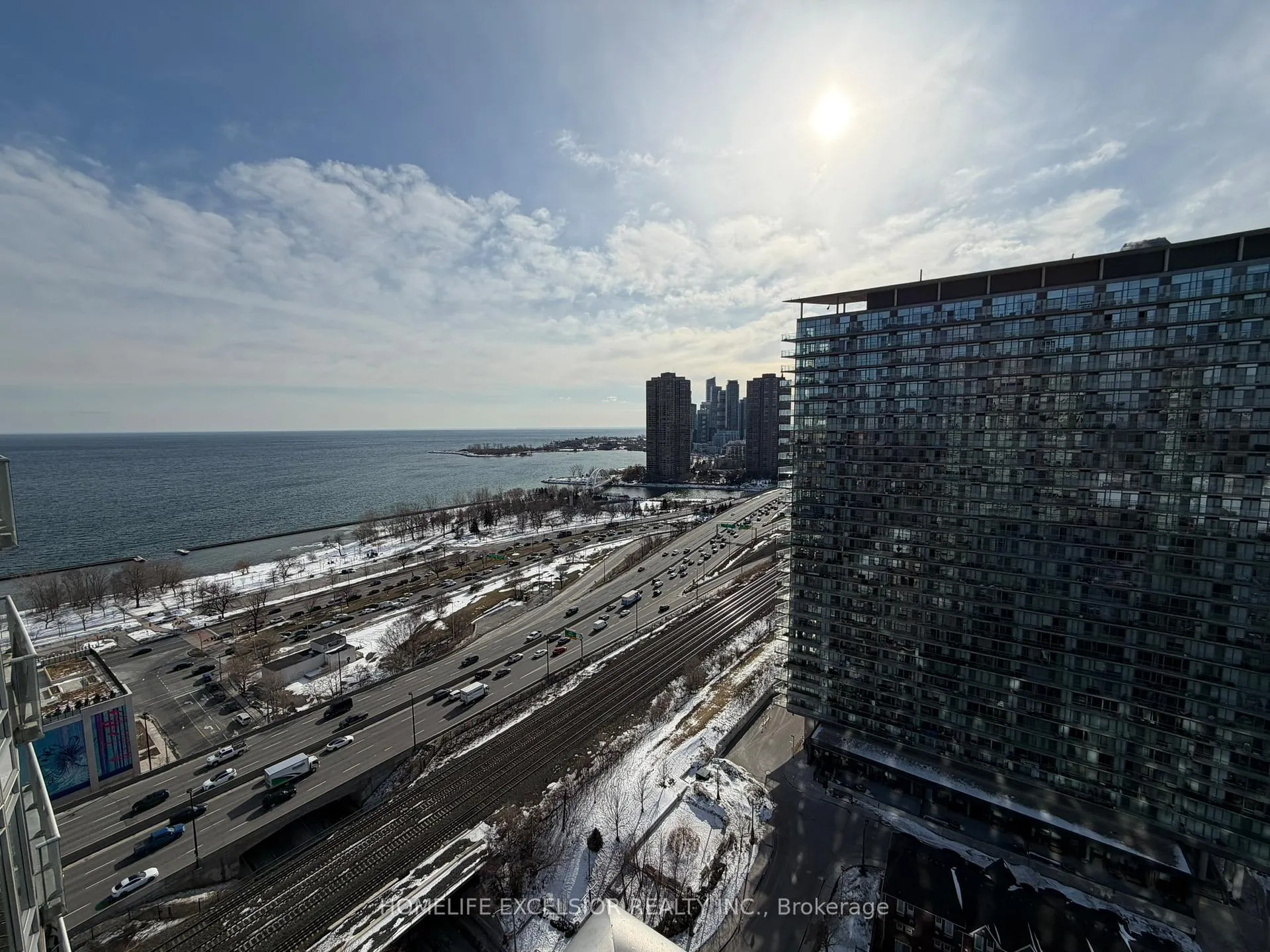 Photo 4 of Unit 2411, 15 Windermere Avenue, Toronto, High Park-Swansea — HOMEH