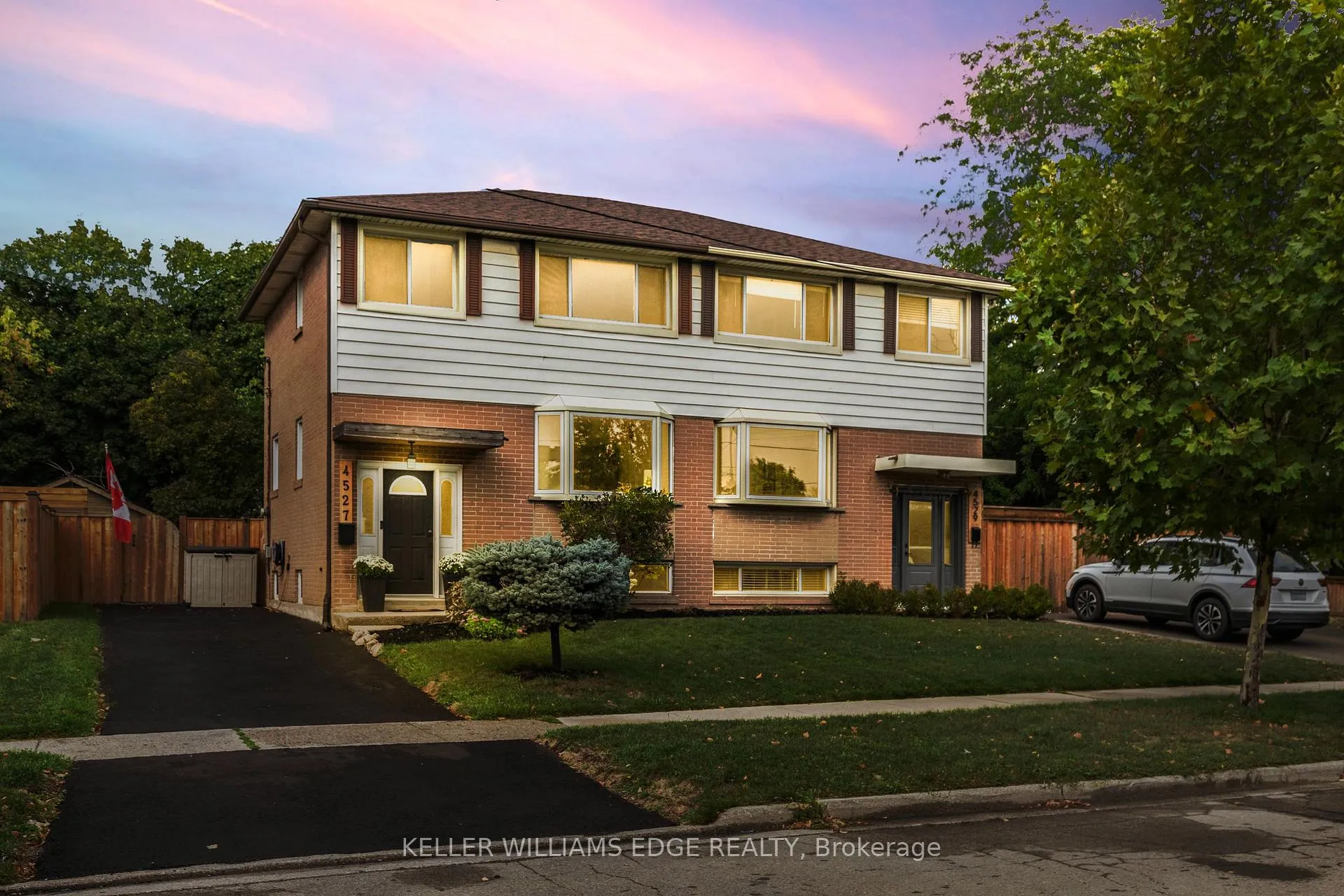 Photo 2 of 4527 Bennett Road, Burlington, Shoreacres — HOMEH