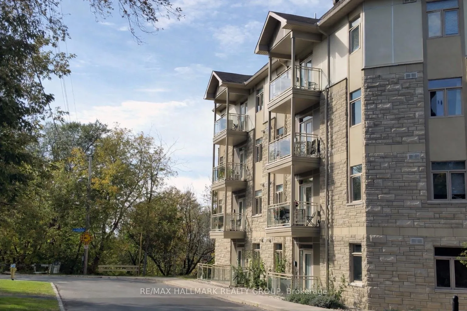 Photo 1 of Unit 401, 1201 Ohio Street, Ottawa, Billings Bridge — HOMEH