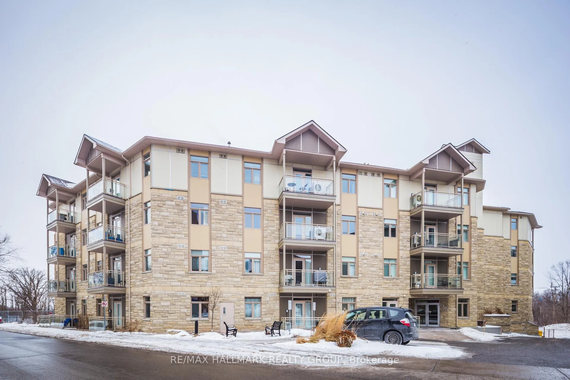Photo 2 of Unit 401, 1201 Ohio Street, Ottawa, Billings Bridge — HOMEH