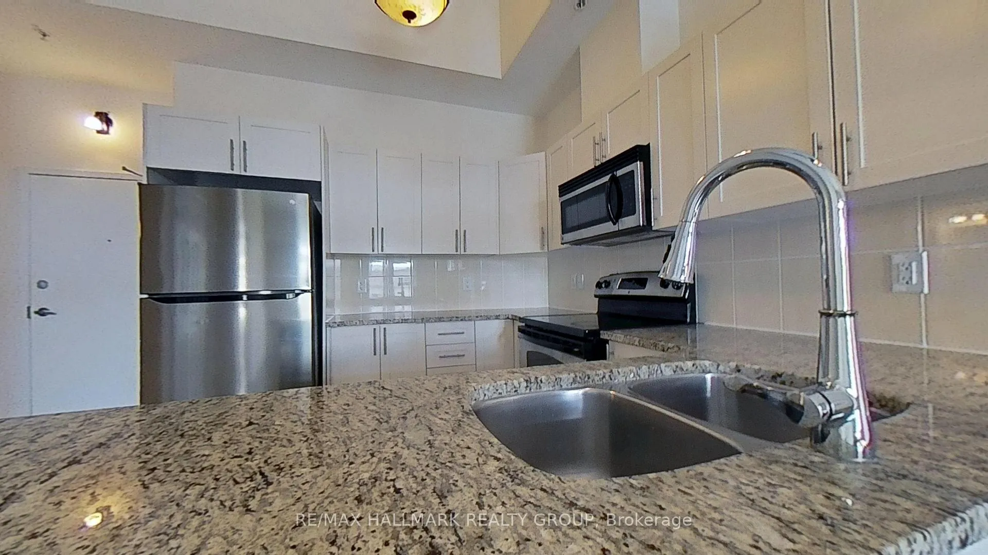 Photo 5 of Unit 401, 1201 Ohio Street, Ottawa, Billings Bridge — HOMEH