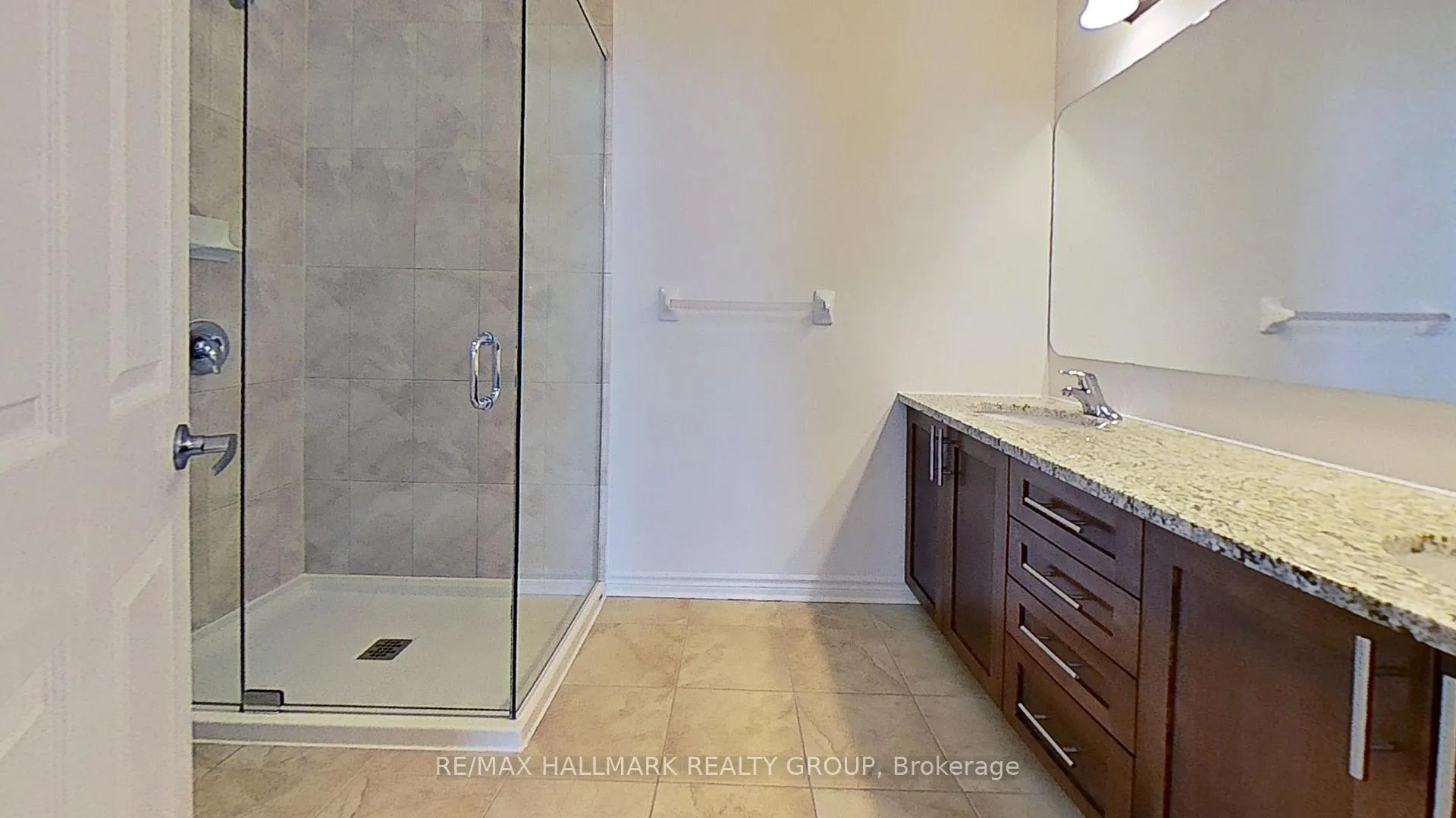 Photo 8 of Unit 401, 1201 Ohio Street, Ottawa, Billings Bridge — HOMEH