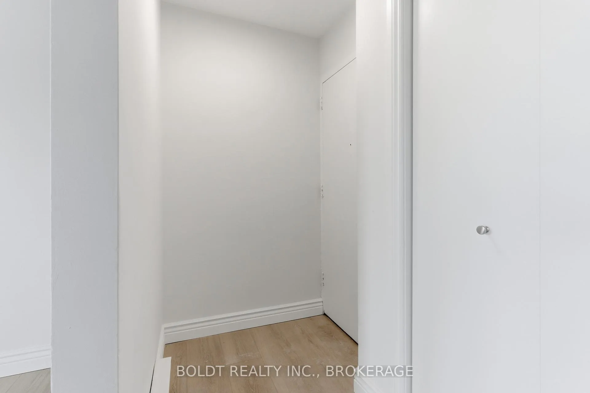 Photo 5 of Unit F, 706 Main Street, Welland, Welland Downtown — HOMEH