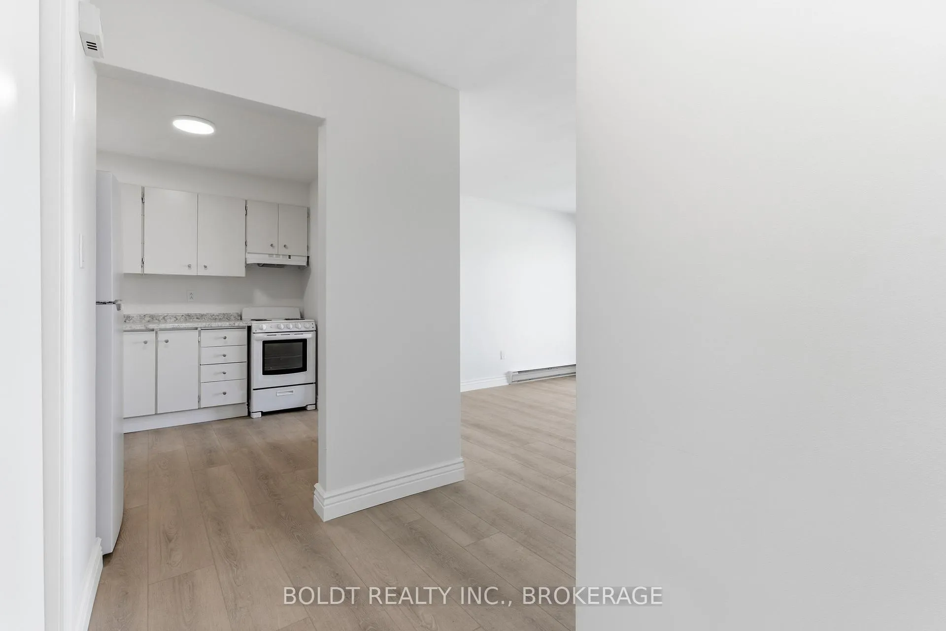 Photo 6 of Unit F, 706 Main Street, Welland, Welland Downtown — HOMEH
