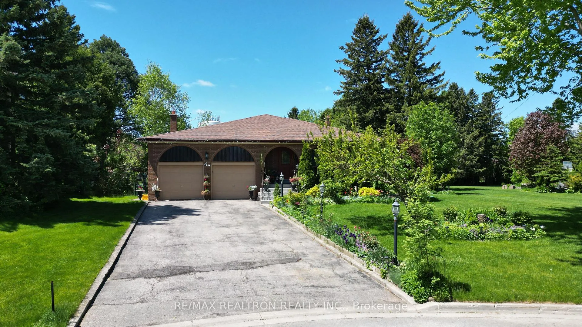 Photo 3 of 42 Banner Lane, King, King City — HOMEH
