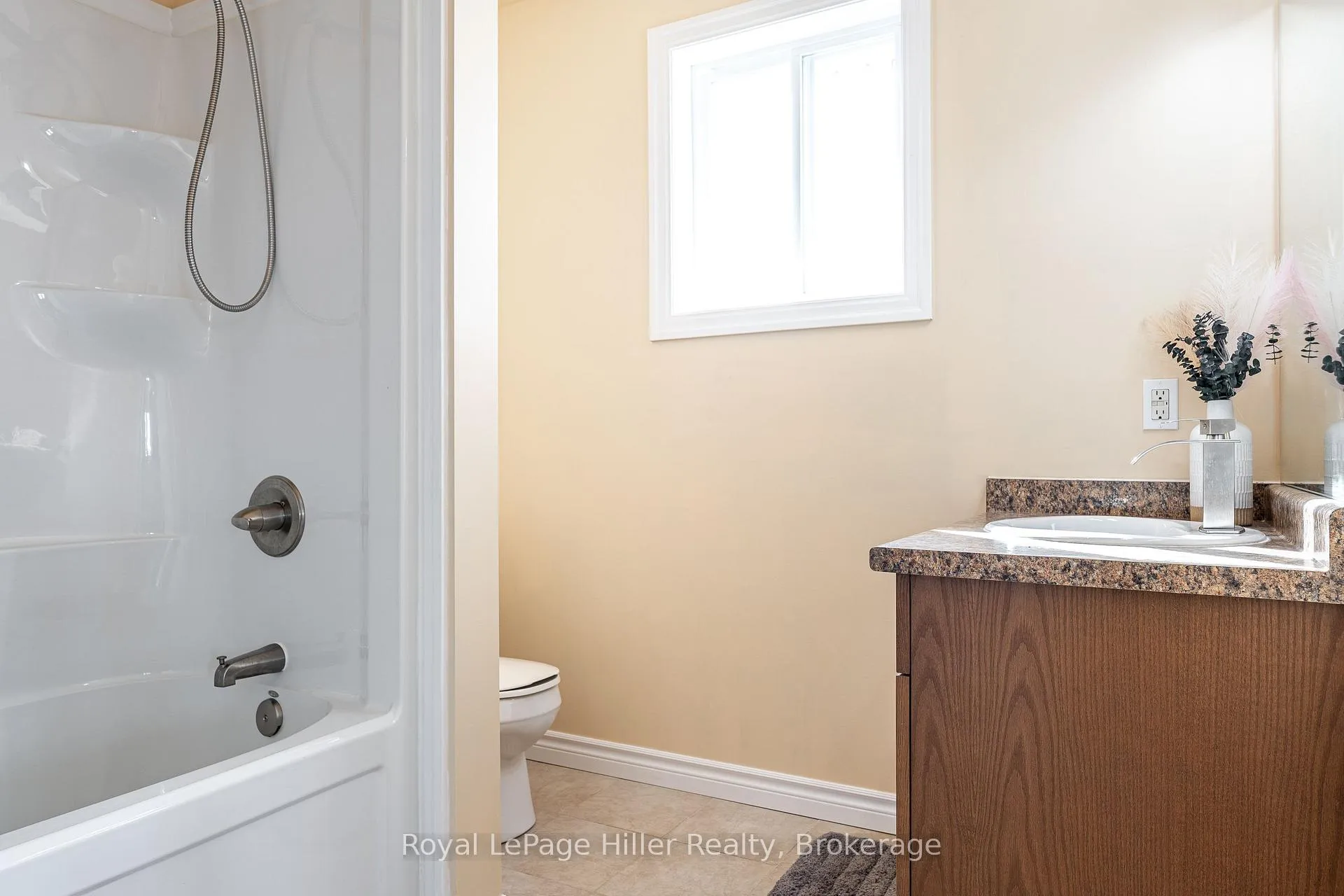 Photo 24 of 127 Maxwell Street, St. Marys — HOMEH